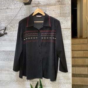 🦋 2/$20 Black faux suede button down with embroidered design